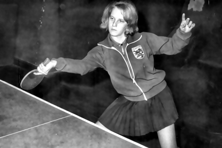 Nicole Reinert beim Tischtennis